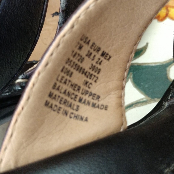 I Love Comfort Black Leather Flower Trim Sandals 7 - Picture 6 of 10